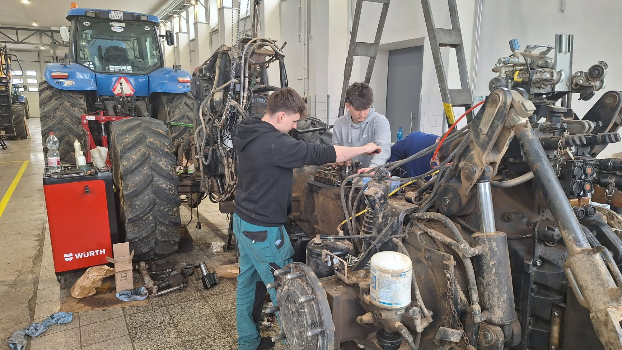 Žiaci školy pri praktickom vyučovaní