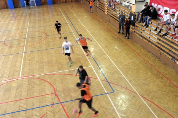futsal-2019-26F5BDAADA-66C3-1085-FF4A-2B00B80362AA.jpg
