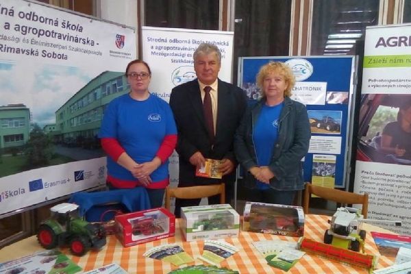 gj-2017-12E7F6B48E-0017-E8DE-1B46-F87319B00273.jpg