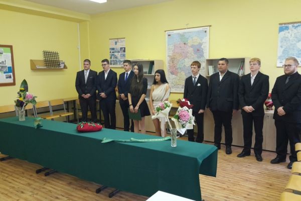 odovzdavenie-stuziek-ii-dn-006CF22C261-0302-2F66-915C-7911D16C2887.jpg