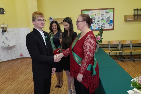 odovzdavenie-stuziek-ii-dn-017EB8D22C6-C398-FDAA-09F0-9B9A28200B0D.jpg