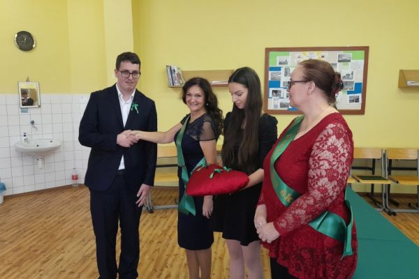 odovzdavenie-stuziek-ii-dn-01894763D9E-E339-143C-1E1F-BFD9356A0065.jpg