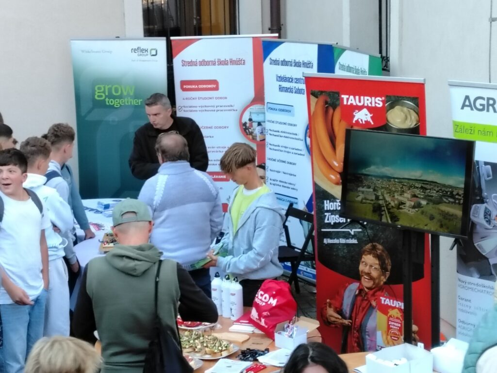 Burza stredných škôl v Lučenci 2026 – SOŠTaAP, fotografia 7