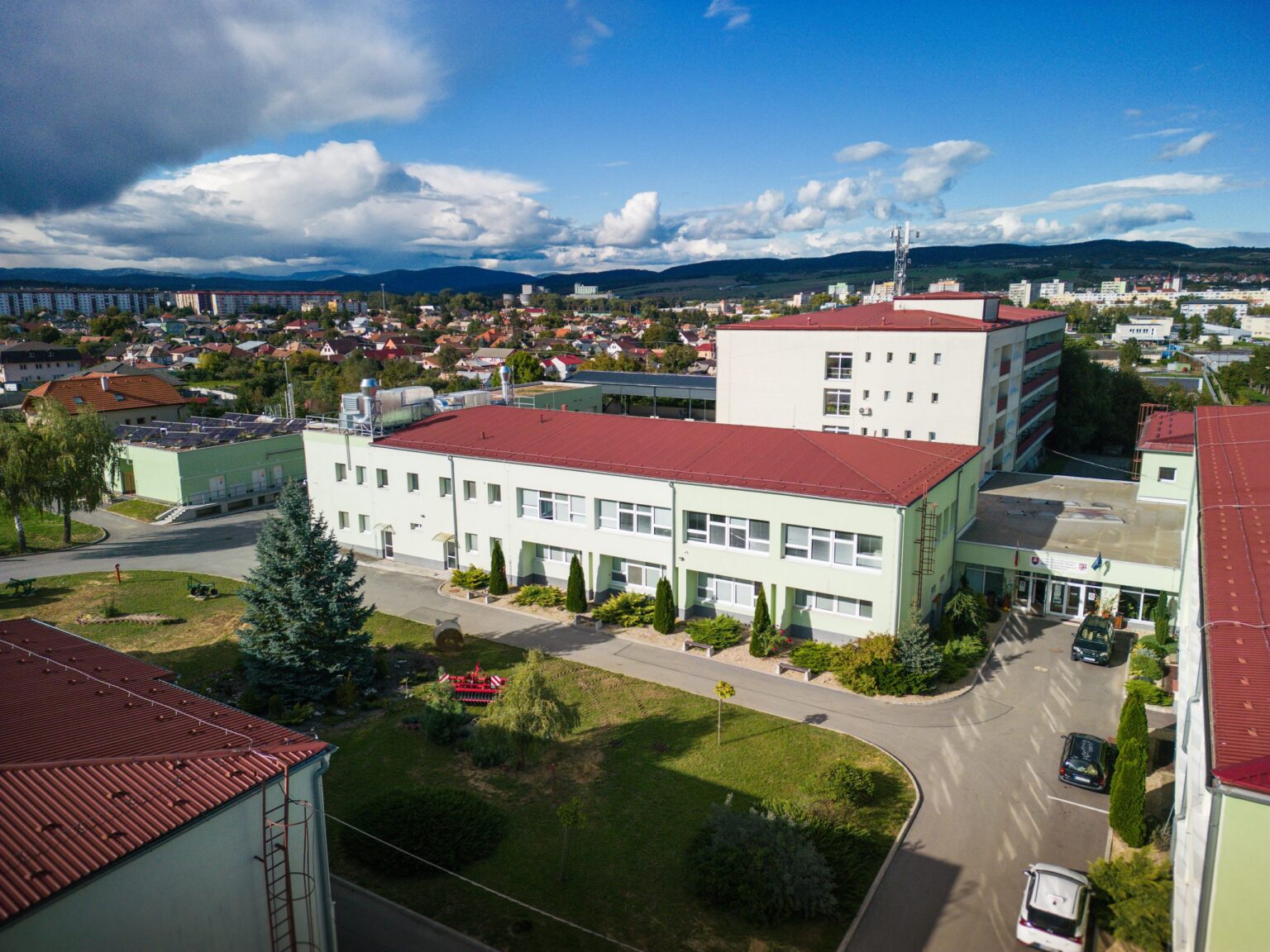 Areál školy na Okružnej ulici z výšky